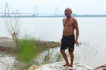 'Dị nhân' vớt hơn 600 thi thể trôi dạt, lập nghĩa địa của oan hồn sông nước giữa Hà Nội