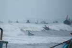Bão số 9 gây sóng to nhấn chìm 5 tàu, 1 người tử vong ở Bình Thuận