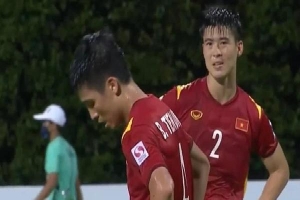 Cầu thủ Việt Nam 'thẫn thờ' sau trận thắng đậm Campuchia, thầy Park có nên lo lắng?