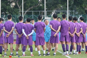 HLV Park khích lệ tuyển thủ Việt Nam trước trận gặp Thái Lan