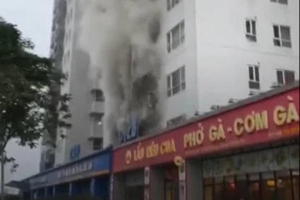 Hà Nội: Dân chung cư được phen hoảng hốt bỏ chạy tán loạn vì vụ cháy ở tầng 1, 'thủ phạm' là thứ ít ai ngờ