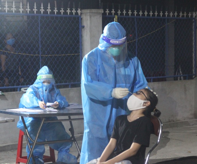 4 người Nghệ An đi chung chuyến bay với ca nhiễm Omicron đầu tiên ở Việt Nam - Ảnh 1.