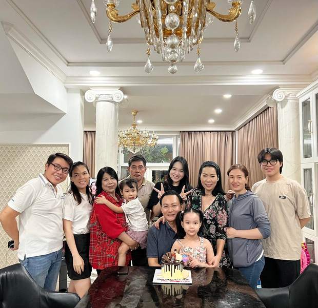 Hậu lùm xùm với Thương Tín, Trịnh Kim Chi tổ chức sinh nhật cho ông xã, nhan sắc con gái gây bất ngờ  - Ảnh 6.