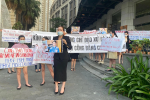 Cư dân TP.HCM giăng biểu ngữ, lập nhóm đòi công bằng cho bé gái 8 tuổi