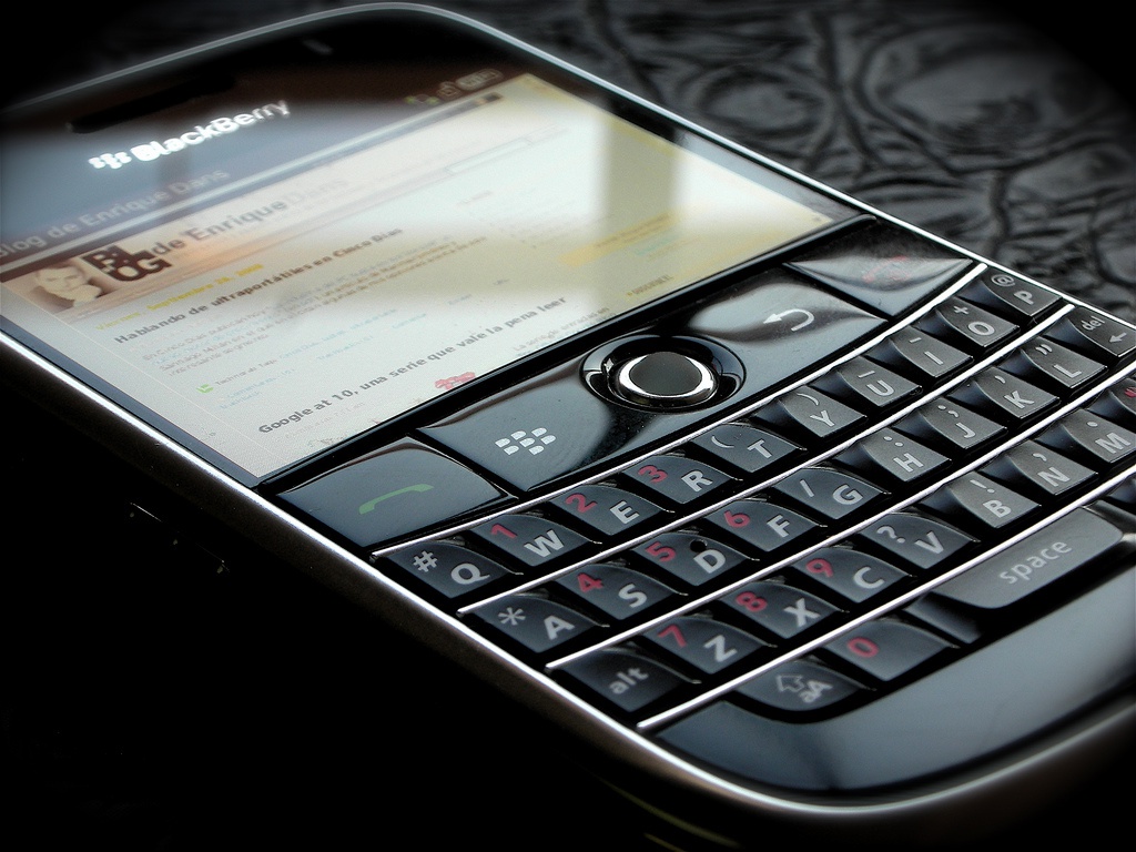Các mẫu điện thoại BlackBerry sẽ bị hãng ngừng hỗ trợ kể từ tuần tới. Ảnh: Enrique Dans.