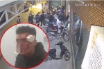 Hà Nội: Kinh hoàng nhóm thanh niên phá cửa quán bida, dùng hung khí truy sát nhân viên khiến 2 người bị thương