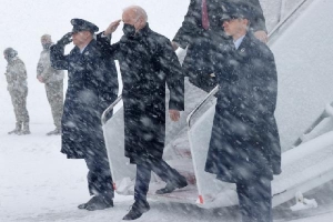 Mỹ: Bão tuyết gây hơn 500 vụ tai nạn, Tổng thống Biden kẹt trên chuyên cơ
