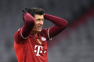 Bayern thua đội hạng 14 tại Bundesliga
