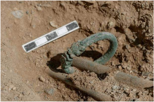 Mở mộ cổ 3.000 tuổi, lộ bí mật sốc về vòng tay hình rồng