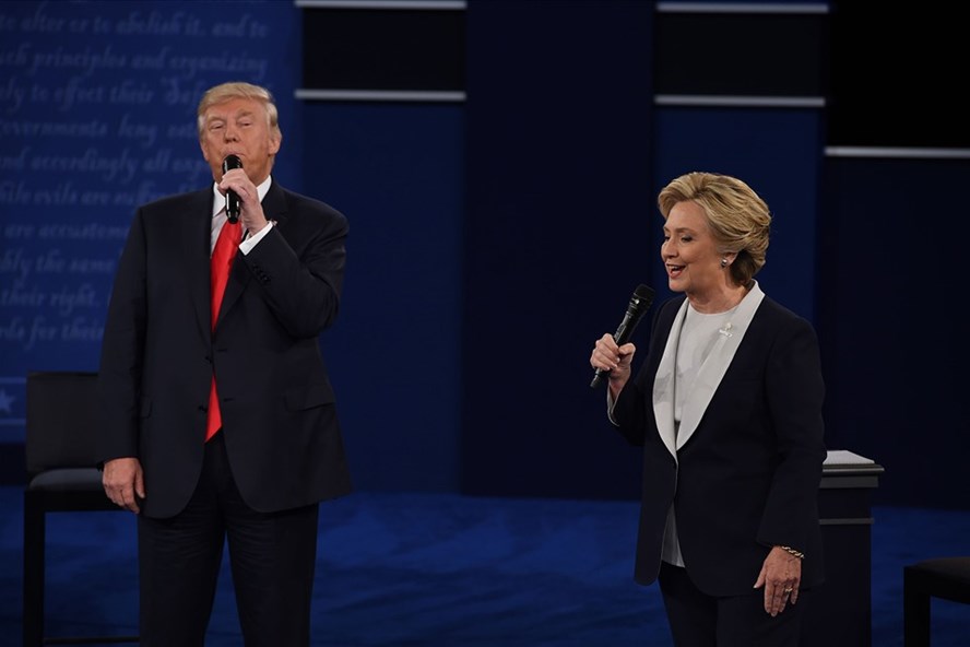 Bà Hillary Clinton và ông Donald Trump trong cuộc bầu cử tổng thống Mỹ 2016. Ảnh: AFP
