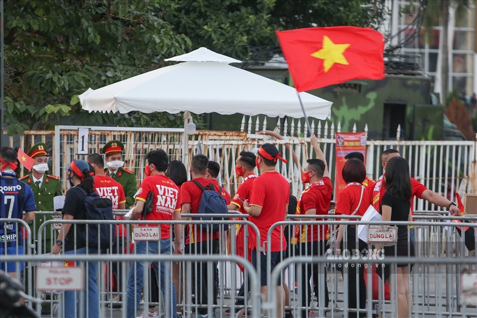 Khán giả sẽ được kiểm soát an ninh chặt chẽ khi đến sân Mỹ Đình theo dõi trận tuyển Việt Nam - Trung Quốc. Ảnh: Thế Kỷ.