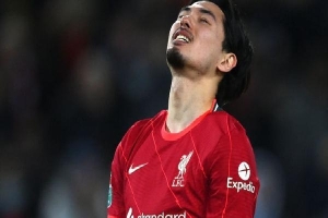 Sao Nhật Bản bỏ lỡ cơ hội khó tin, Liverpool gây thất vọng tràn trề trước Arsenal ở bán kết cúp Liên đoàn