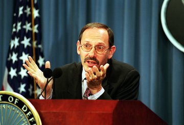 Cựu Thứ trưởng Bộ Quốc phòng Dov Zakheim. Ảnh: Bộ Quốc phòng Mỹ.