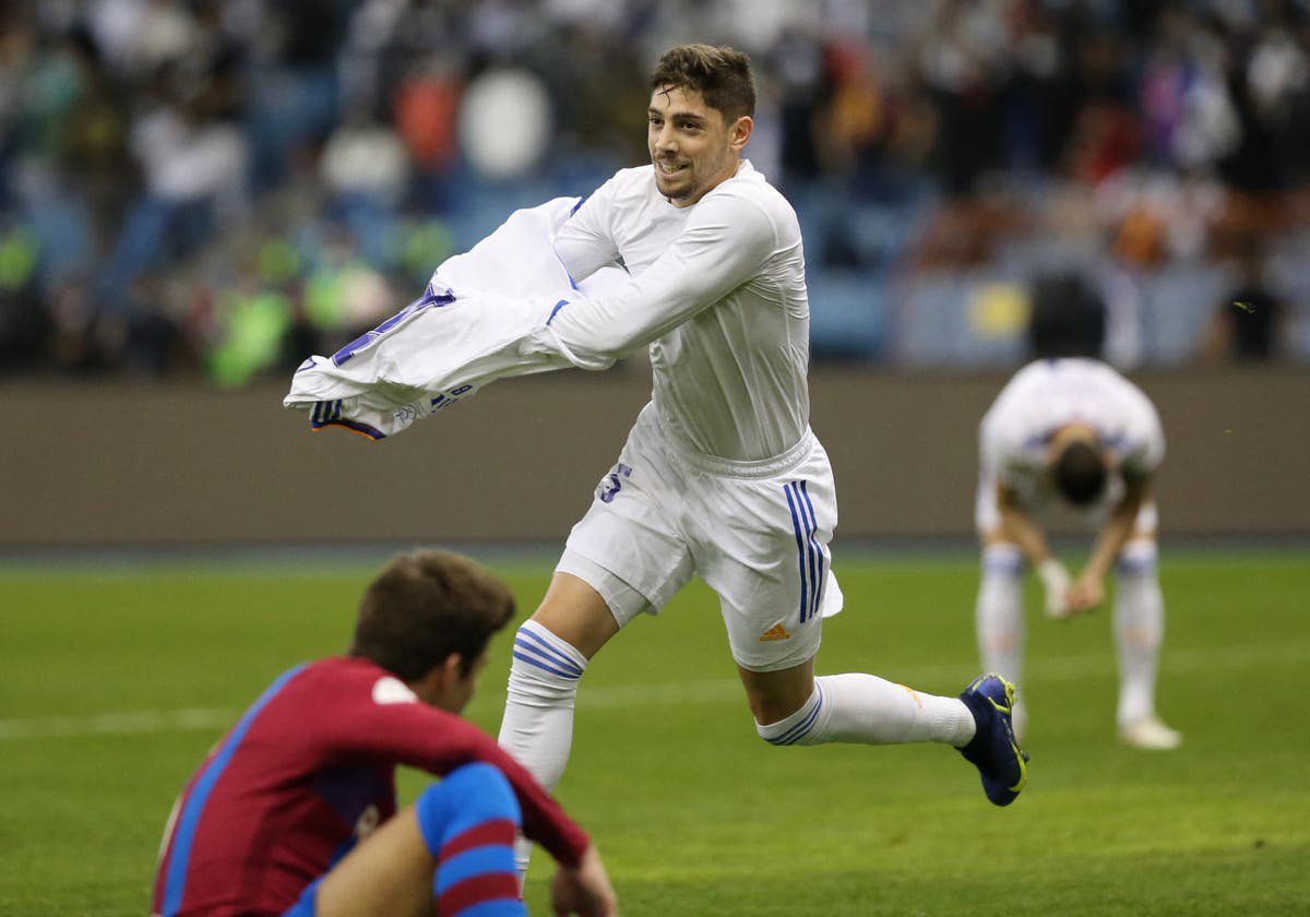 Federico Valverde ghi bàn quyết định cho Real Madrid trước Barca từ một pha phản công mẫu mực. Ảnh: Reuters.