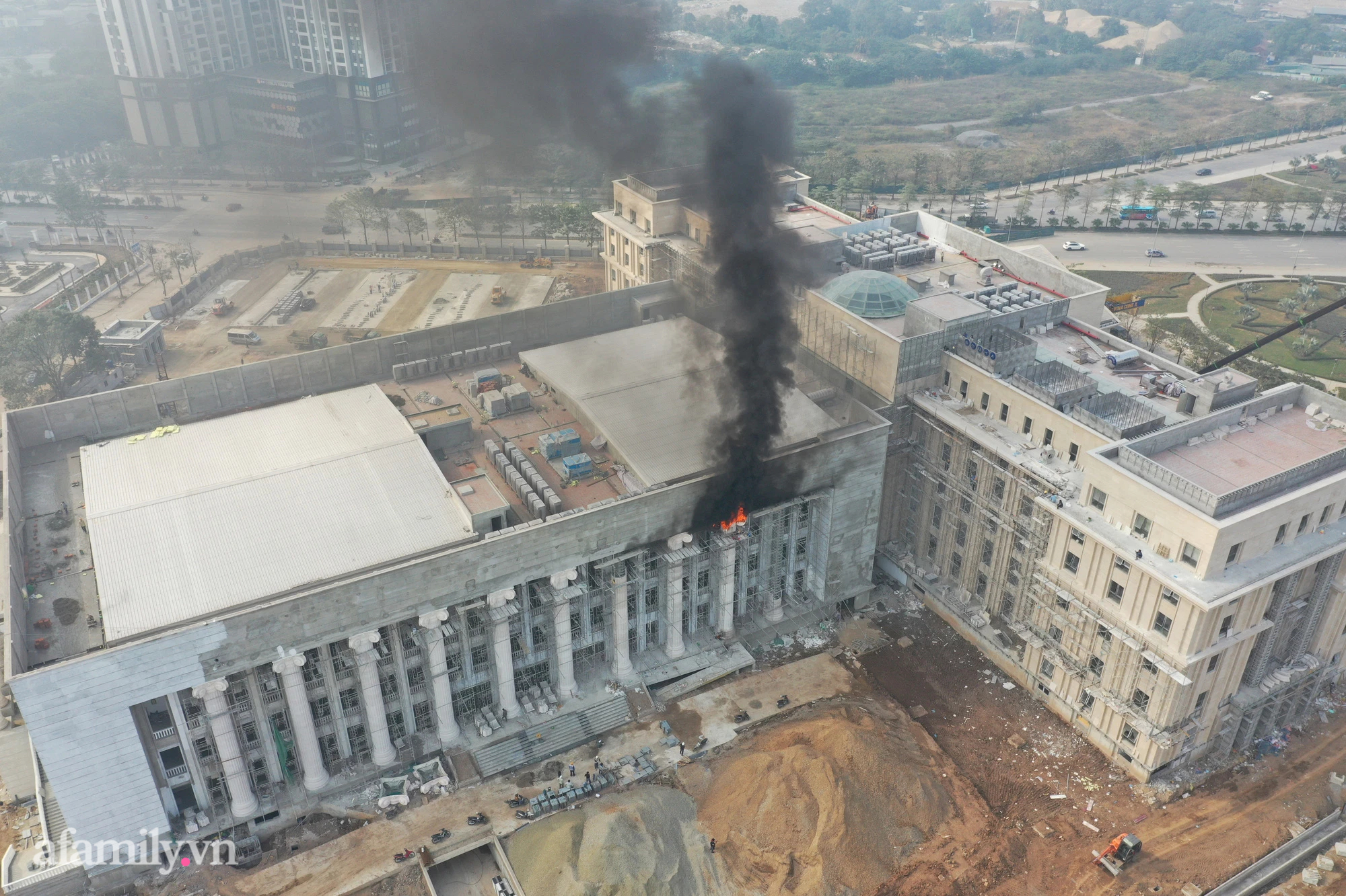 Cháy lớn tại trụ sở Tòa án nhân dân TP Hà Nội khi đang hoàn thiện - Ảnh 2.