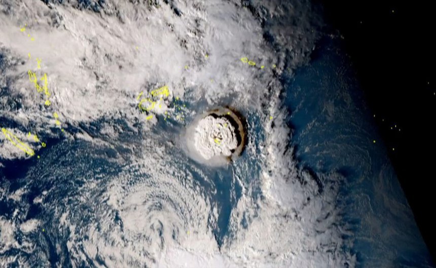 Hình ảnh núi lửa Hunga Tonga-Hunga Ha'apai phun trào ngày 15/1. Ảnh: AFP.