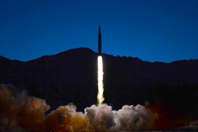 Triều Tiên dư tên lửa nên không ngại phóng - Ảnh 1.