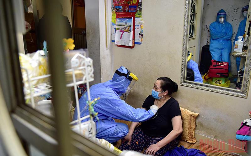 Chủ quan bệnh nhẹ tự điều trị tại nhà, chưa tiêm vaccine covid-19, F0 ở Hà Nội nhập viện trong tình trạng nguy kịch hầu hết đều tử vong - 1
