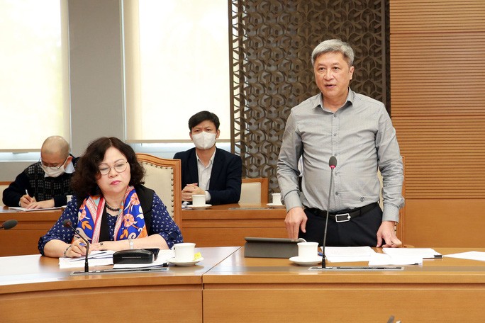 Thứ trưởng Bộ Y tế Nguyễn Trường Sơn ủng hộ việc cho học sinh đi học và mở cửa du lịch