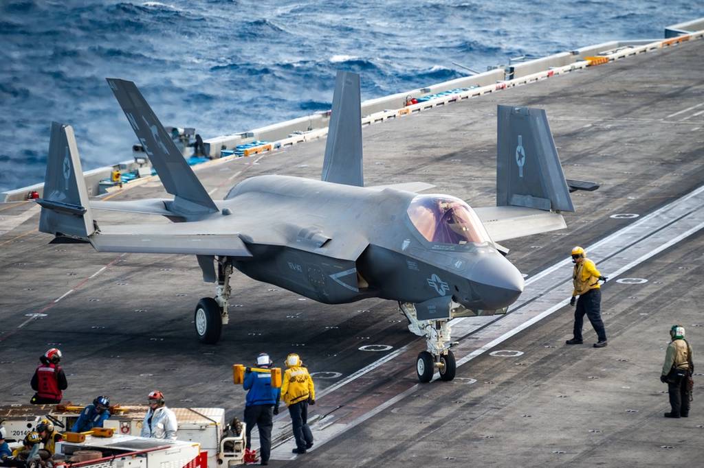 Một chiếc F-35 trên tàu USS Carl Vinson hôm 20-1. Ảnh: US Navy.