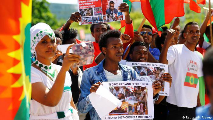 Một cuộc biểu tình phản đối ông Tedros của người Ethiopia tại Thụy Sĩ năm 2017. Ảnh: Reuters.