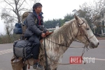 Chàng trai cưỡi ngựa nửa năm về quê ăn Tết, đơn thương độc mã vượt 5 ngàn cây số để thử thách bản thân