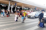 'Cháy' vé máy bay nhiều chặng đến TP.HCM, sân bay Tân Sơn Nhất chật kín khách