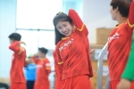 Nhan sắc gây sốt của tiền đạo 2k1 đội tuyển bóng đá nữ quốc gia Việt Nam
