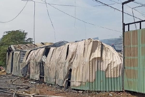 Hỏa hoạn thiêu rụi xưởng gỗ và công ty ở TP Thủ Đức