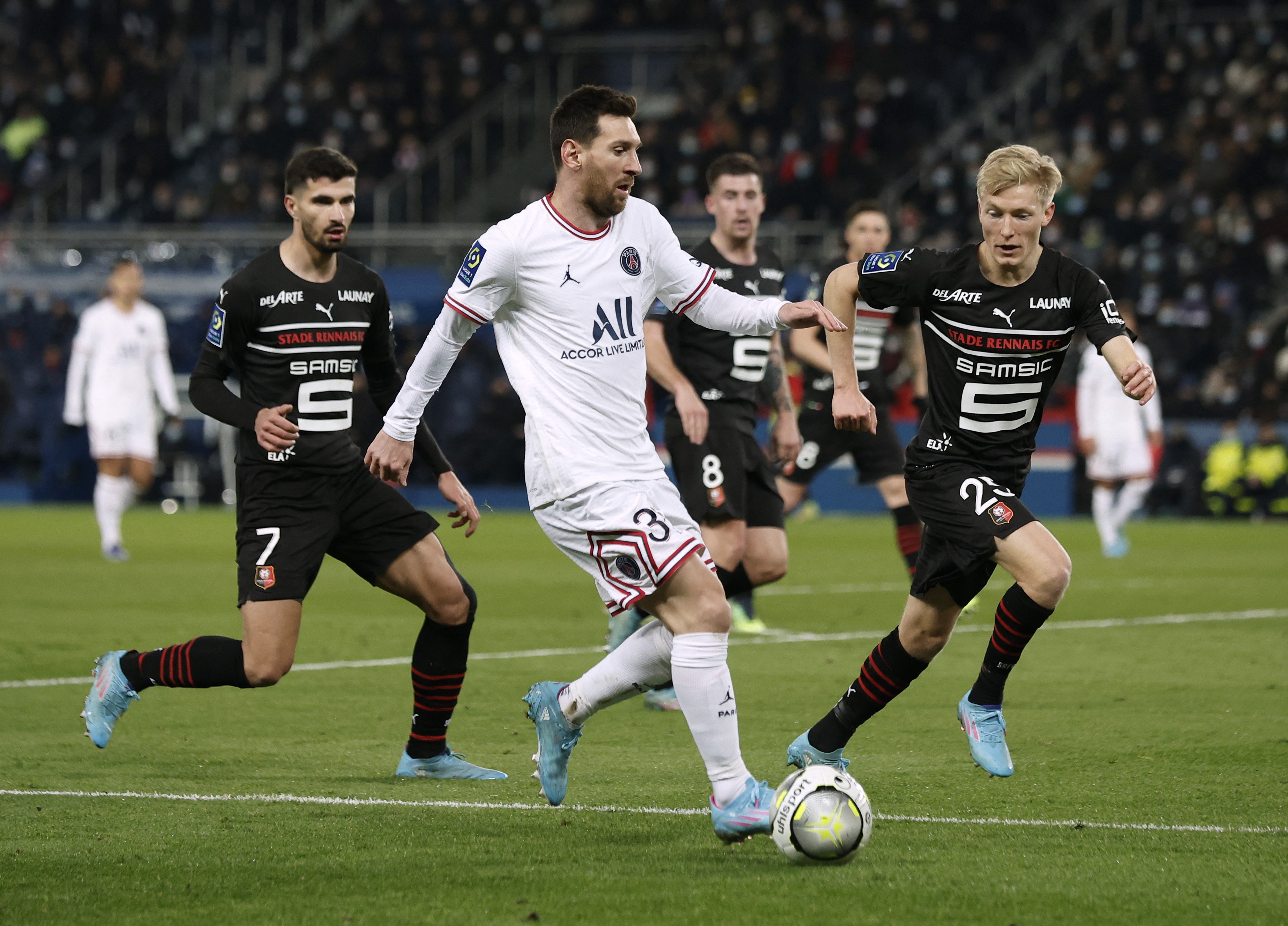 Повтор матчей псж. Матч ПСЖ сегодня. PSG vs Renn Live. Пайс де Кассель ПСЖ фото с матча. ПСЖ парисенжемер Альнасер состав матча 19 января.