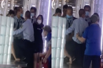 BIẾN: Cặp đôi bị nhân viên vệ sinh bắt quả tang không mặc đồ trong cùng một buồng vệ sinh tại khu mua sắm nổi tiếng của giới trẻ Sài Gòn