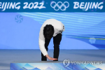 VĐV Hàn Quốc bị chỉ trích vì hành động lau bục tại Olympic Bắc Kinh