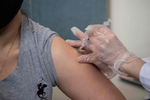 Mối nguy khi không tiêm liều vaccine COVID-19 tăng cường