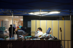 Hồng Kông: Ca nhiễm Covid-19 tăng đột biến, bệnh nhân nằm vật vờ ngoài bệnh viện