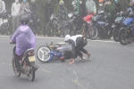 Nhiều thanh niên bốc đầu xe, gây tai nạn tại 'khúc cua tay áo' đỉnh đèo Hải Vân