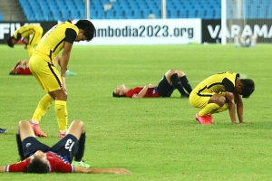 U23 Lào kiệt sức sau khi loại Malaysia