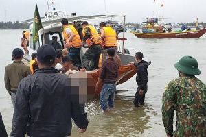 Chìm ca nô 15 người chết ở biển Cửa Đại: Ai bồi thường các nạn nhân?
