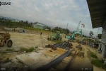 Lái xe máy xúc đập nát 2 ôtô ở Bình Thuận, đối mặt hình phạt nào?