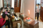 Màn tổ chức sinh nhật cồng kềnh cho 'F0 nhí': Cả nhà chúc mừng từ xa, bánh ngọt đi kèm… phun khử khuẩn