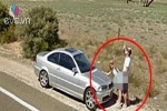 Cặp đôi làm 'chuyện ấy' trên đường giữa ban ngày, bị camera Google chụp lại vẫn vui vẻ như không