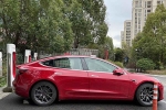 Cắm sạc chưa được nửa tiếng, chủ xe Tesla 'tái mặt' khi thấy con số trên hóa đơn