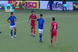 Cầu thủ Thái Lan đánh chỏ khiến đối thủ khâu 24 mũi