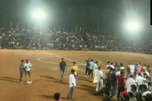 Sập khán đài bóng đá, 200 người bị thương