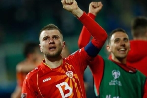Cầu thủ Bắc Macedonia khóc sau trận thắng Italy