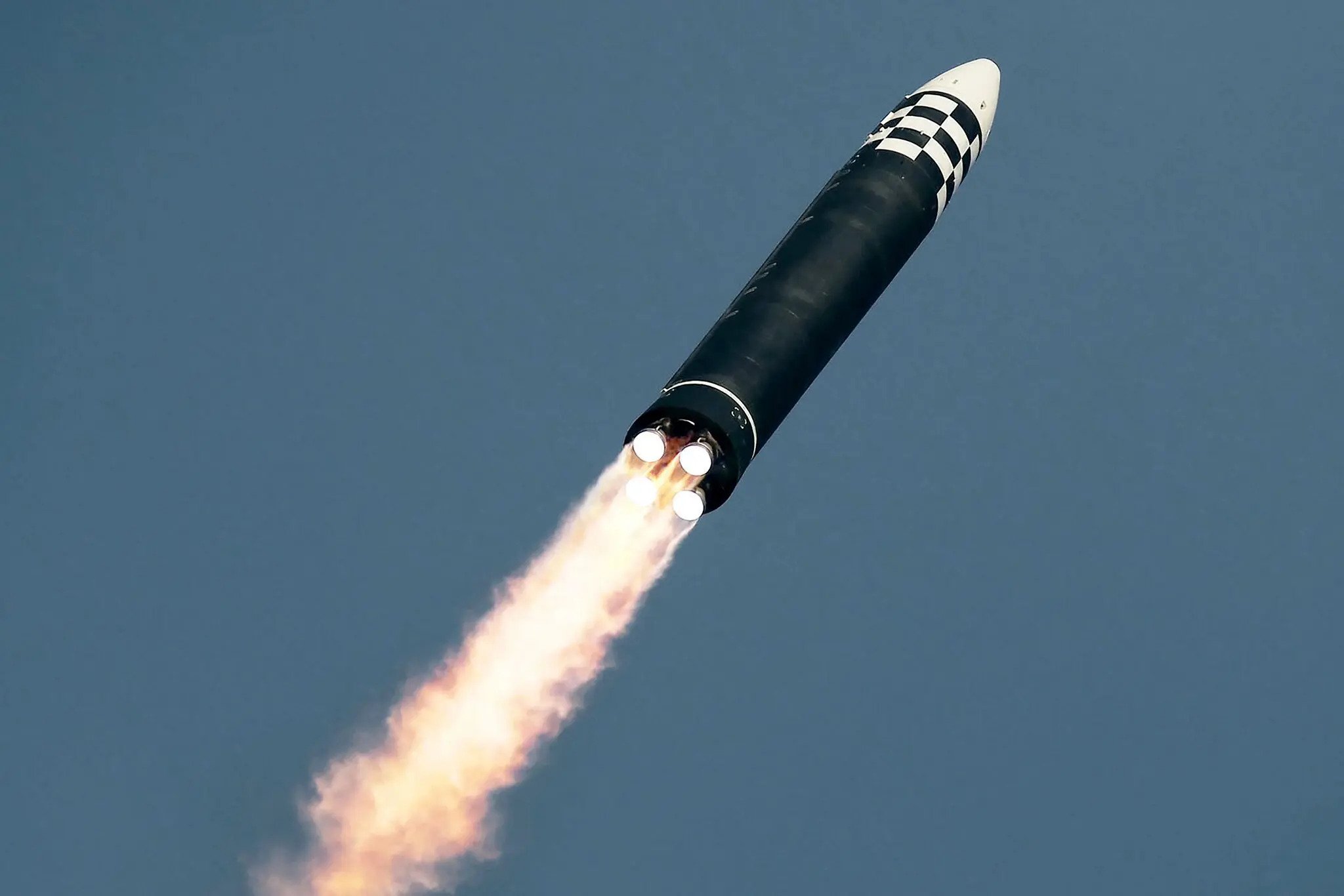 Triều Tiên xác nhận phóng thành công tên lửa đạn đạo xuyên lục địa (ICBM) loại mới. Ảnh: AFP.