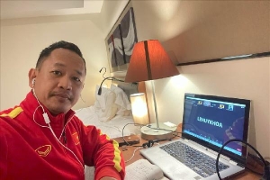 Trợ lý Lê Huy Khoa không kịp về nước cùng tuyển Việt Nam