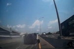 Nổ lốp, xe tải gặp tai nạn kinh hoàng trên cao tốc