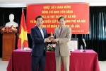 Bí thư Thành ủy Hà Nội Đinh Tiến Dũng thăm cán bộ, nhân viên Đại sứ quán Việt Nam tại Lào