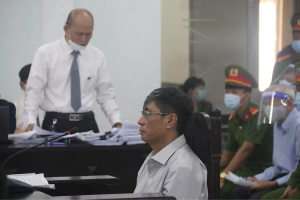 Xét xử vụ sai phạm đất đai Khánh Hòa: Cựu chủ tịch nói không sai, cựu giám đốc sở nói có