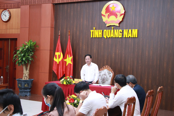 Ông Nguyễn Hồng Quang, Phó Chủ tịch UBND tỉnh Quảng Nam, chủ trì buổi họp báo